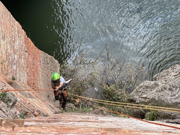 Rafraîchissement du Pont Vieux d'Albi : Un Nettoyage sur Corde